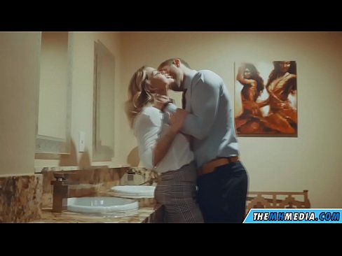 ❤️ Вақте ки як малламуй busty шумо дар як ҳоҷатхона ҷамъиятӣ seduces ❤ Порнои мақъад дар tg.3dhentaix.ru ❤